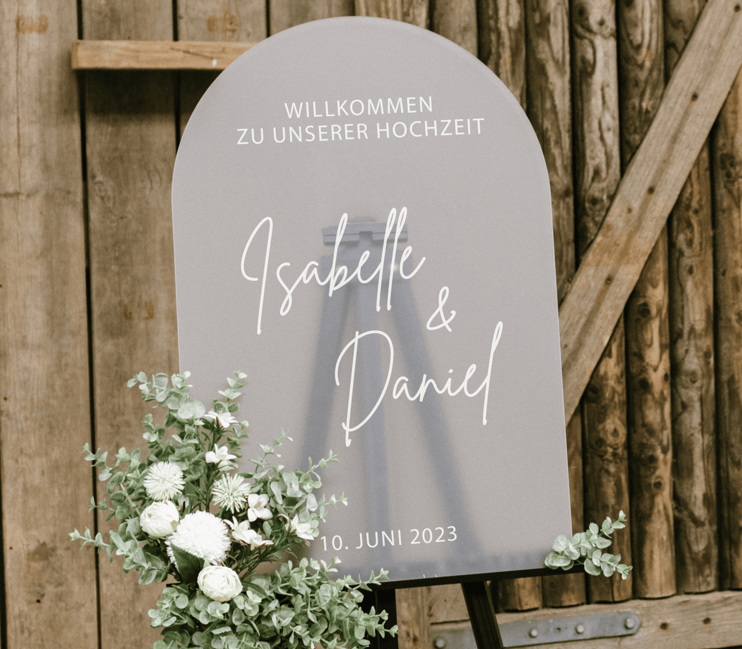 Willkommen “Pauline” auf oben abgerundetem Schild – Acrylschild