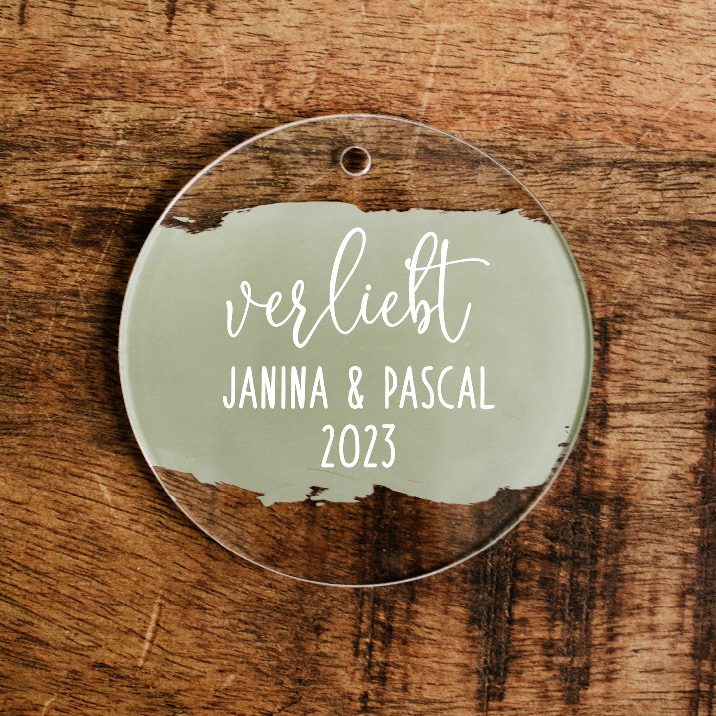 Personalisierter Weihnachtsbaumanhänger - Acryl mit grünem Hintergrund - verliebt, verlobt, verheiratet - Weihnachtsgeschenk, Weihnachtsdeko