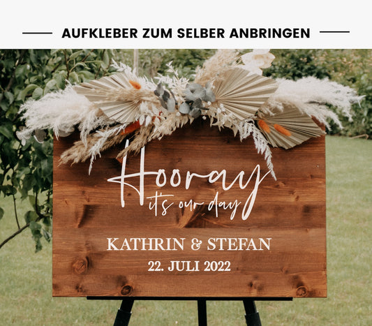 Aufkleber für Willkommensschild "Emma - Hooray it's our day"